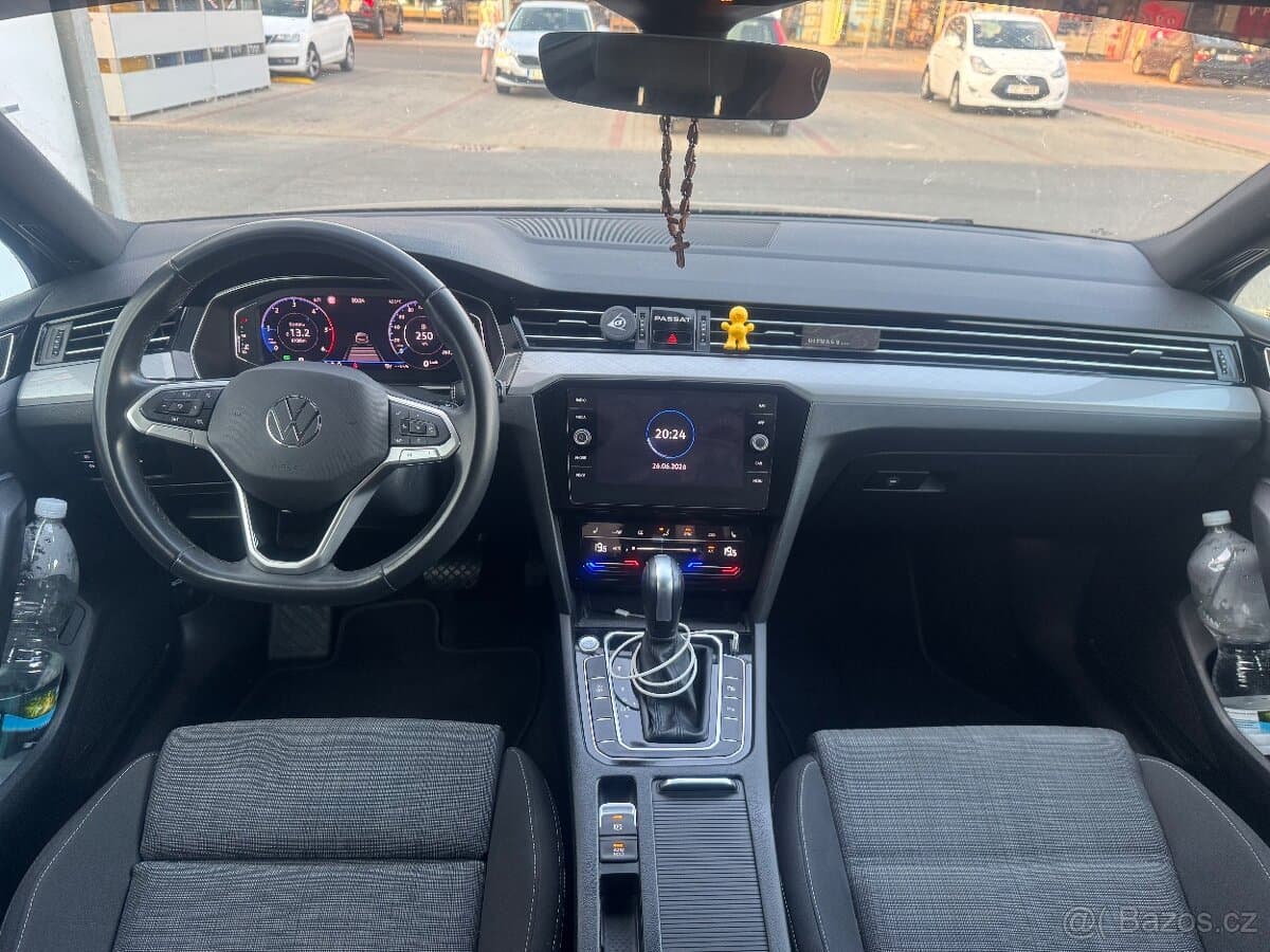 2021 Volkswagen PASSAT - 12