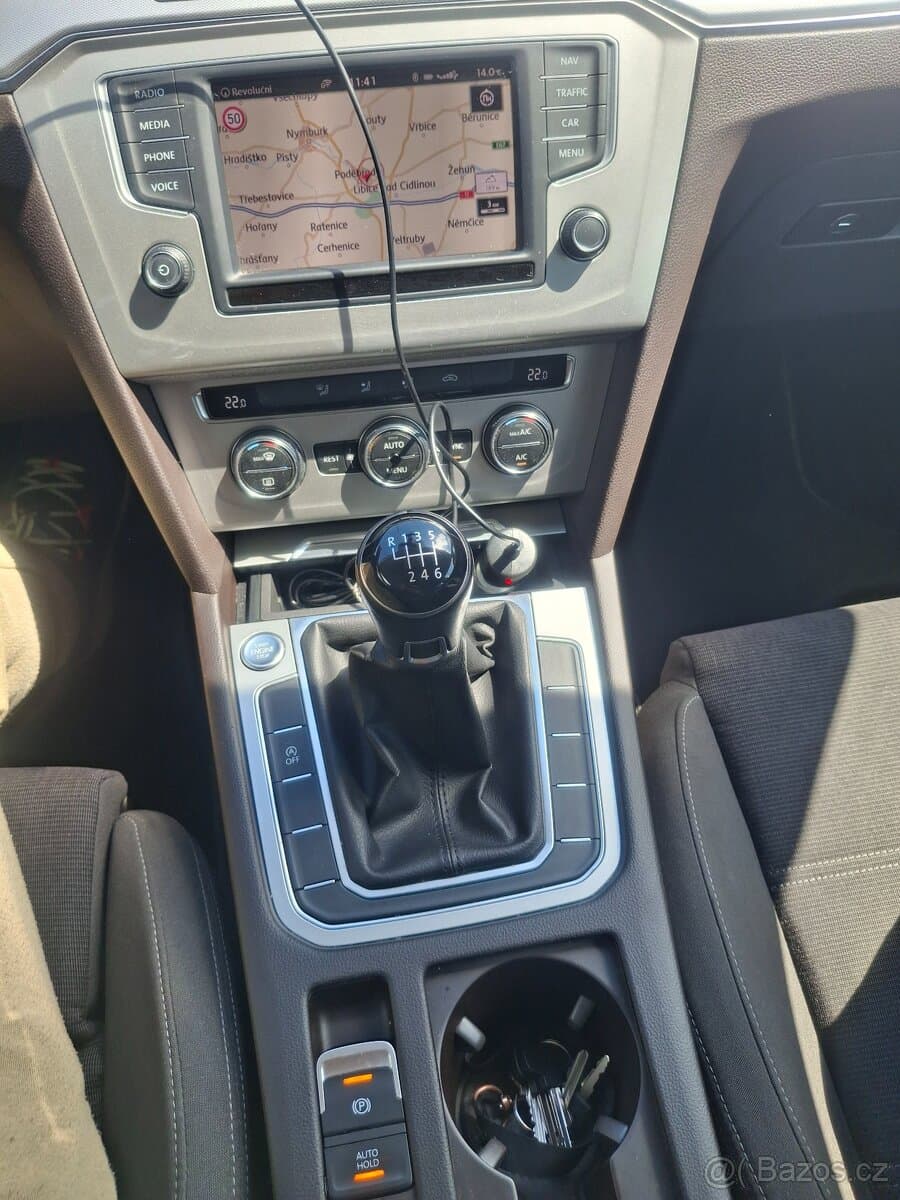 2016 Volkswagen PASSAT - 12