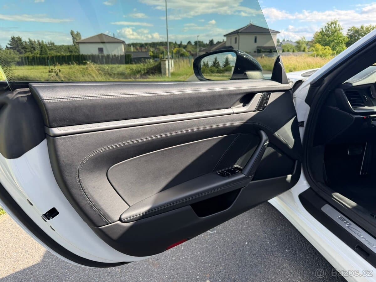 2019 Porsche 911 - 12