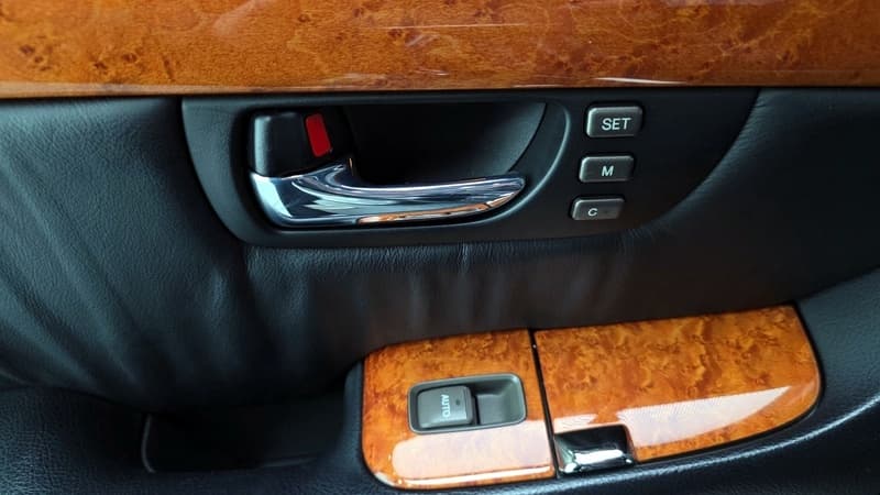 2003 Lexus LS - 12