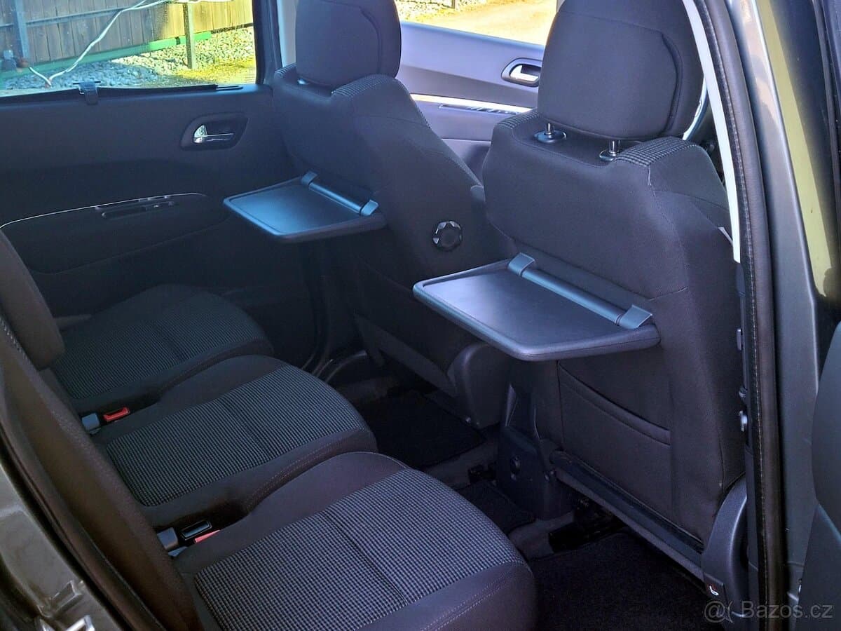 2011 Peugeot 5008 - 12