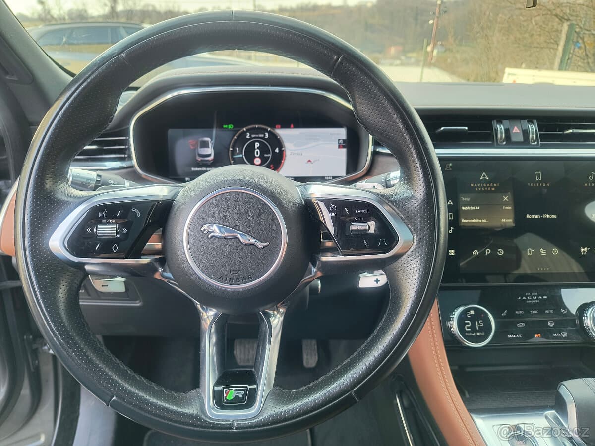 2021 Jaguar F-PACE - 12