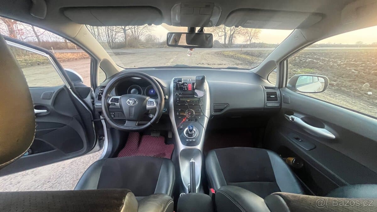2010 Toyota AURIS - 12