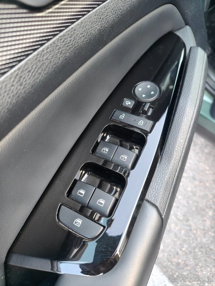2023 Kia SPORTAGE - 12