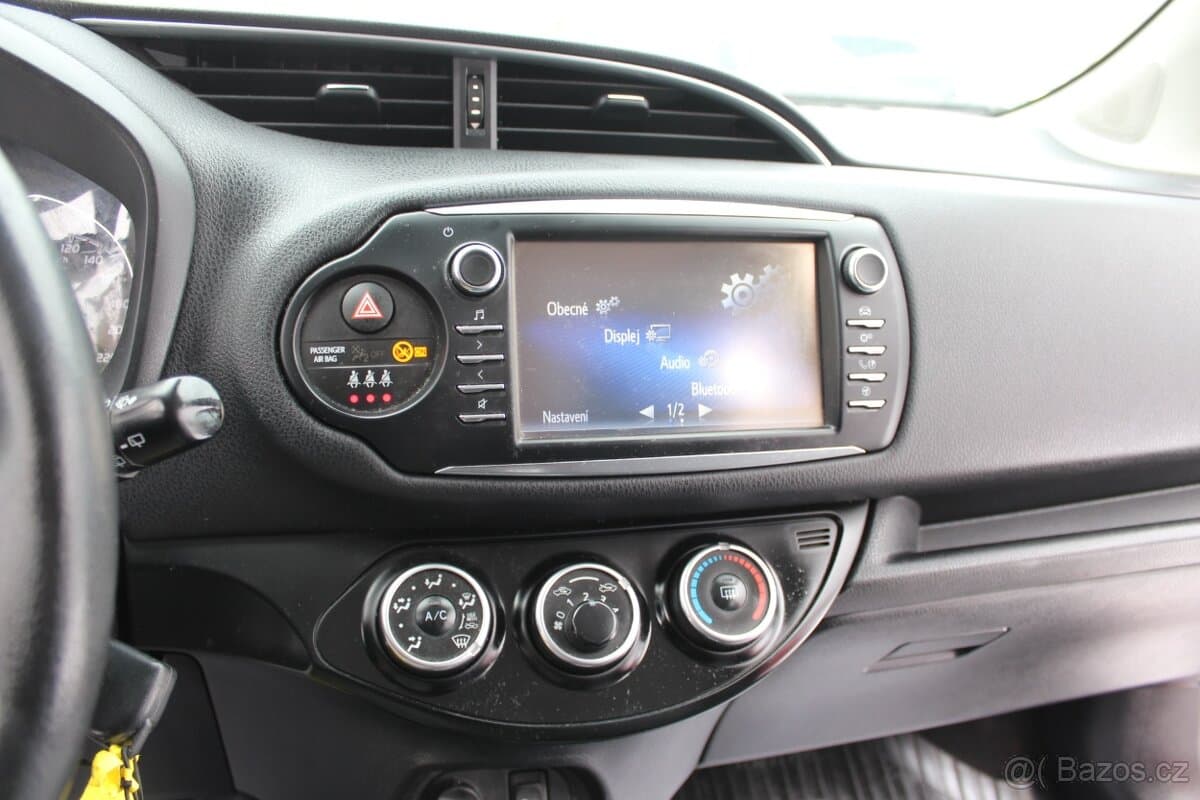 2018 Toyota YARIS - 12