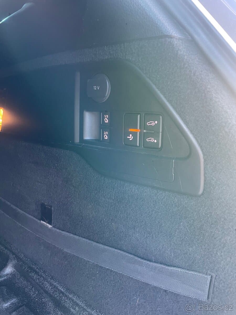 2010 Volkswagen TOUAREG - 12