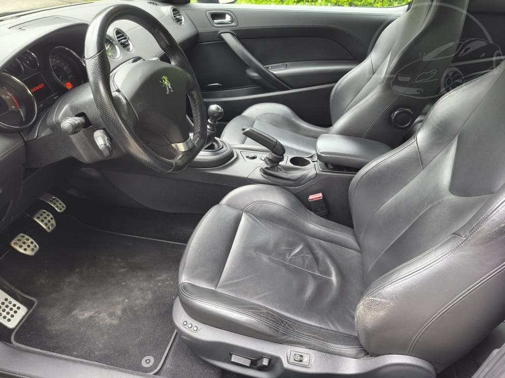 2011 Peugeot RCZ - 12