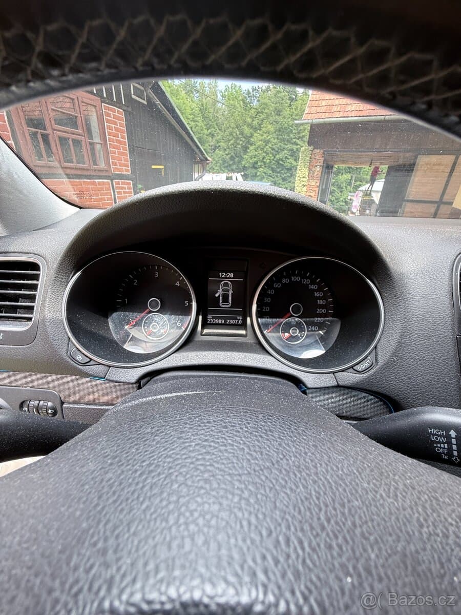 2011 Volkswagen GOLF - 12