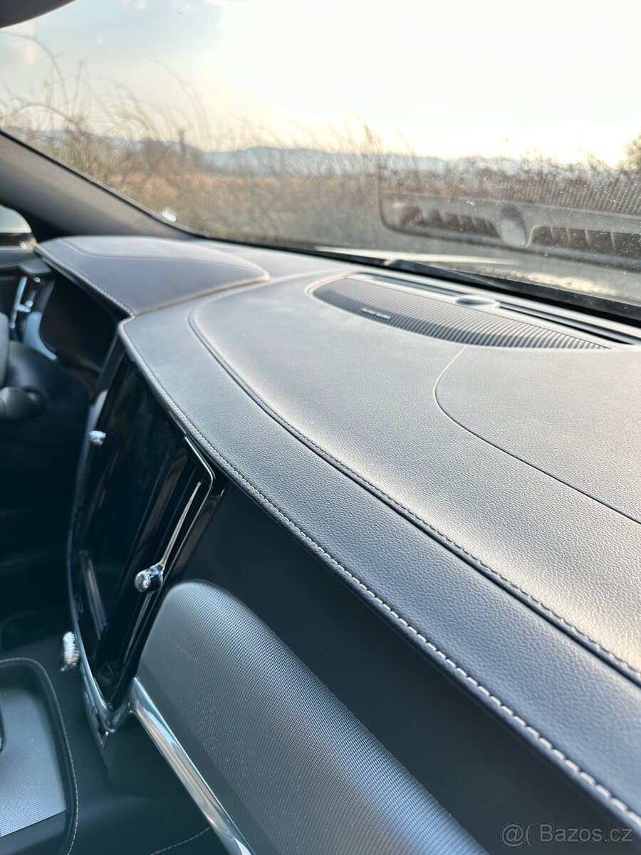 2019 Volvo V90 - 12