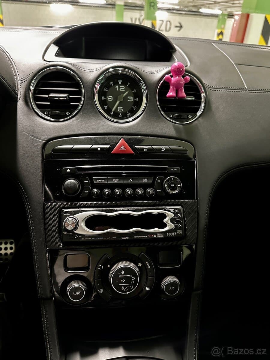 2011 Peugeot RCZ - 12