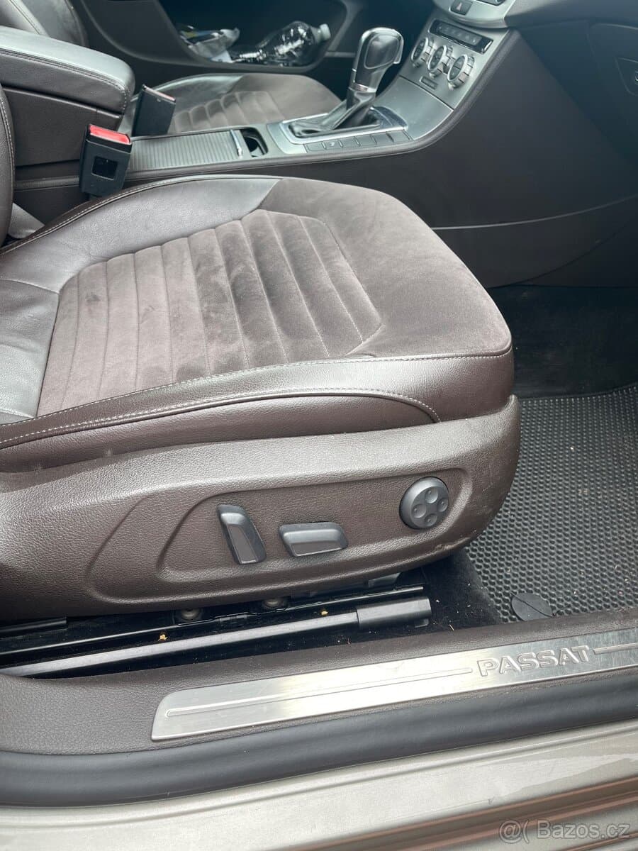 2012 Volkswagen PASSAT - 12