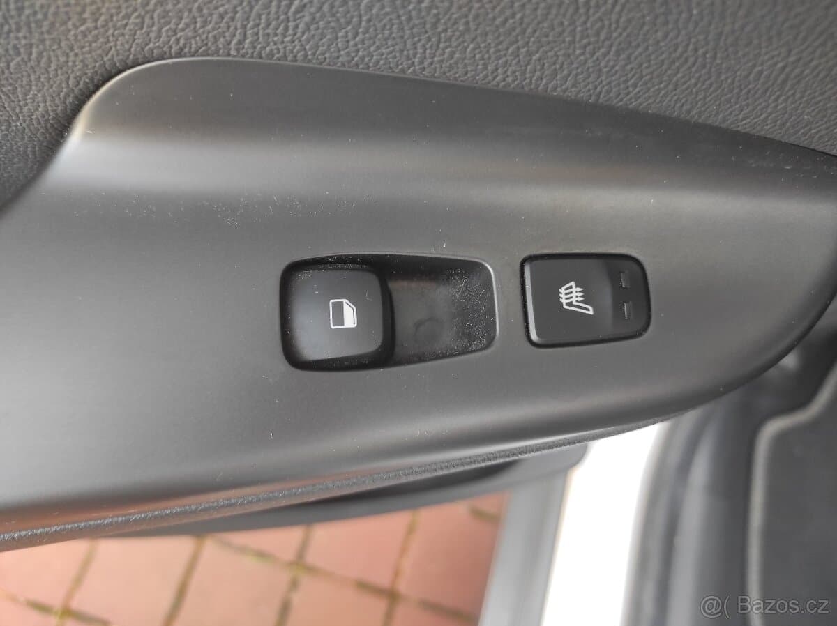 2021 Hyundai KONA - 12