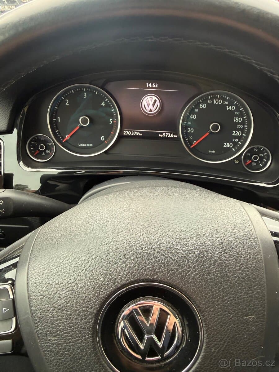2011 Volkswagen TOUAREG - 12