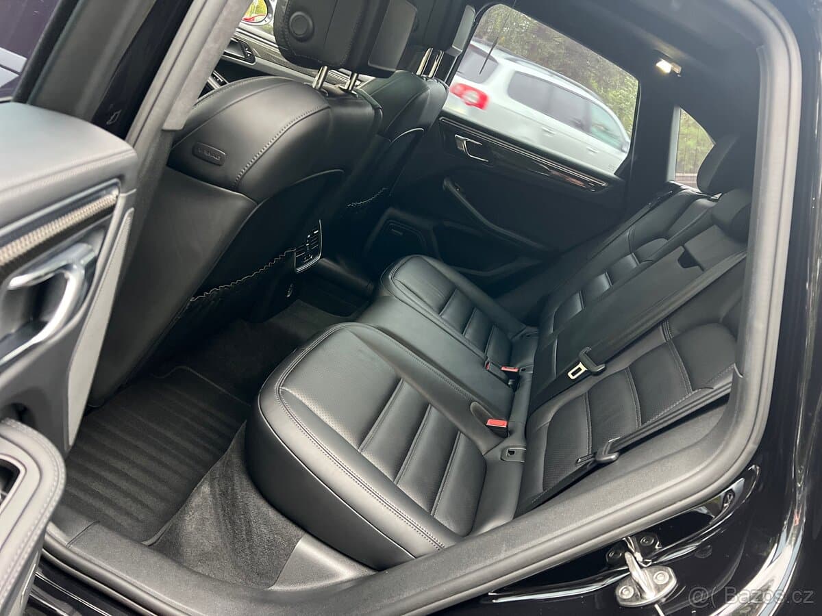 2017 Porsche MACAN - 12