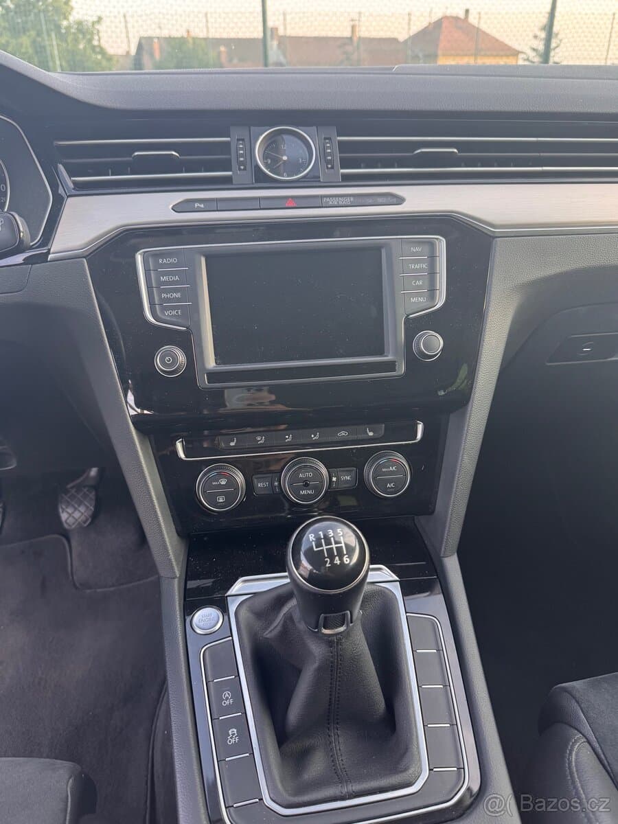 2015 Volkswagen PASSAT - 12