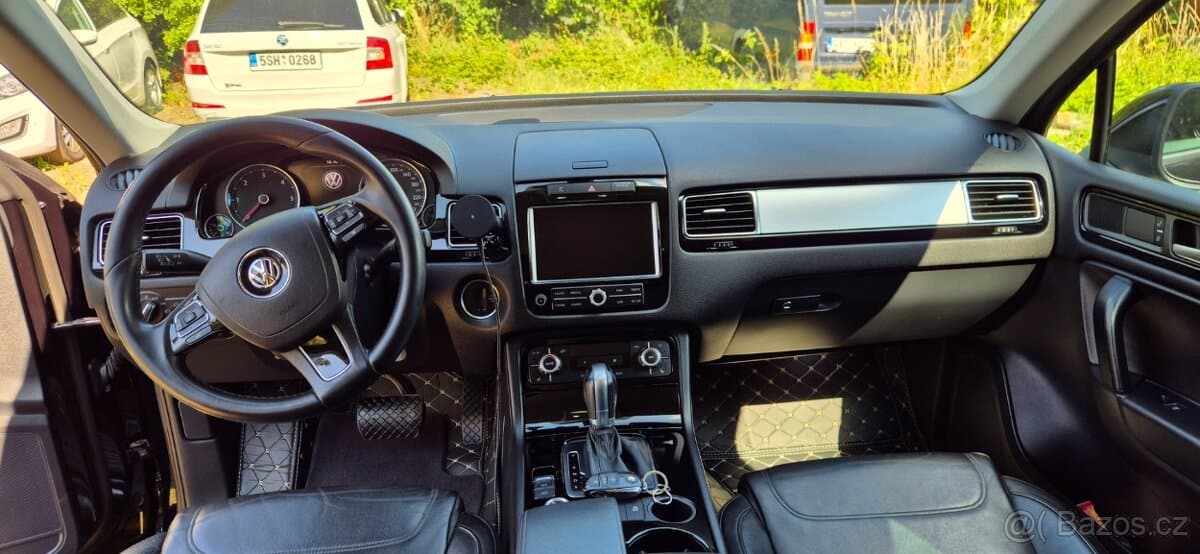 2011 Volkswagen TOUAREG - 12