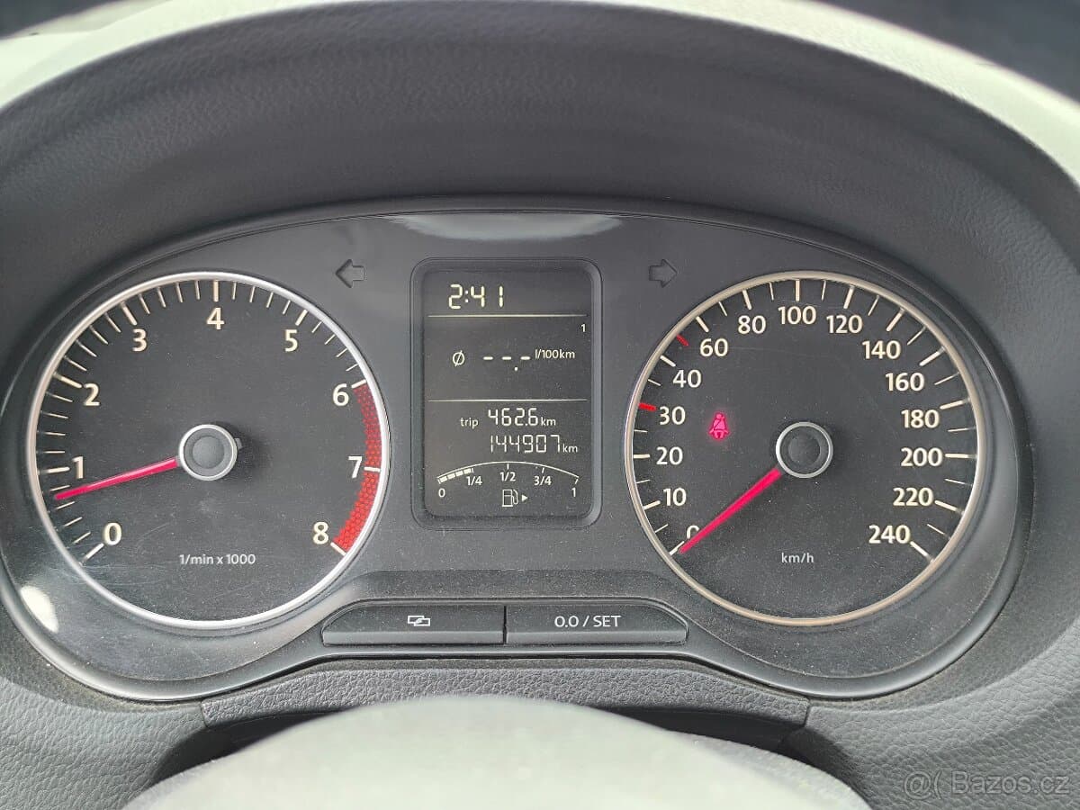 2011 Volkswagen POLO - 12