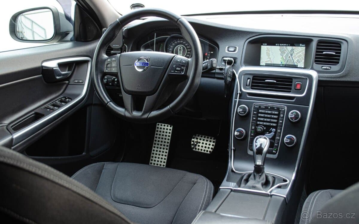 2016 Volvo V60 - 12