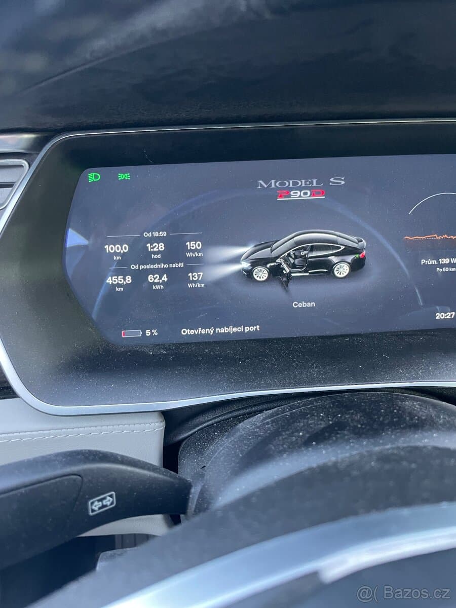 Tesla MODEL S - 12