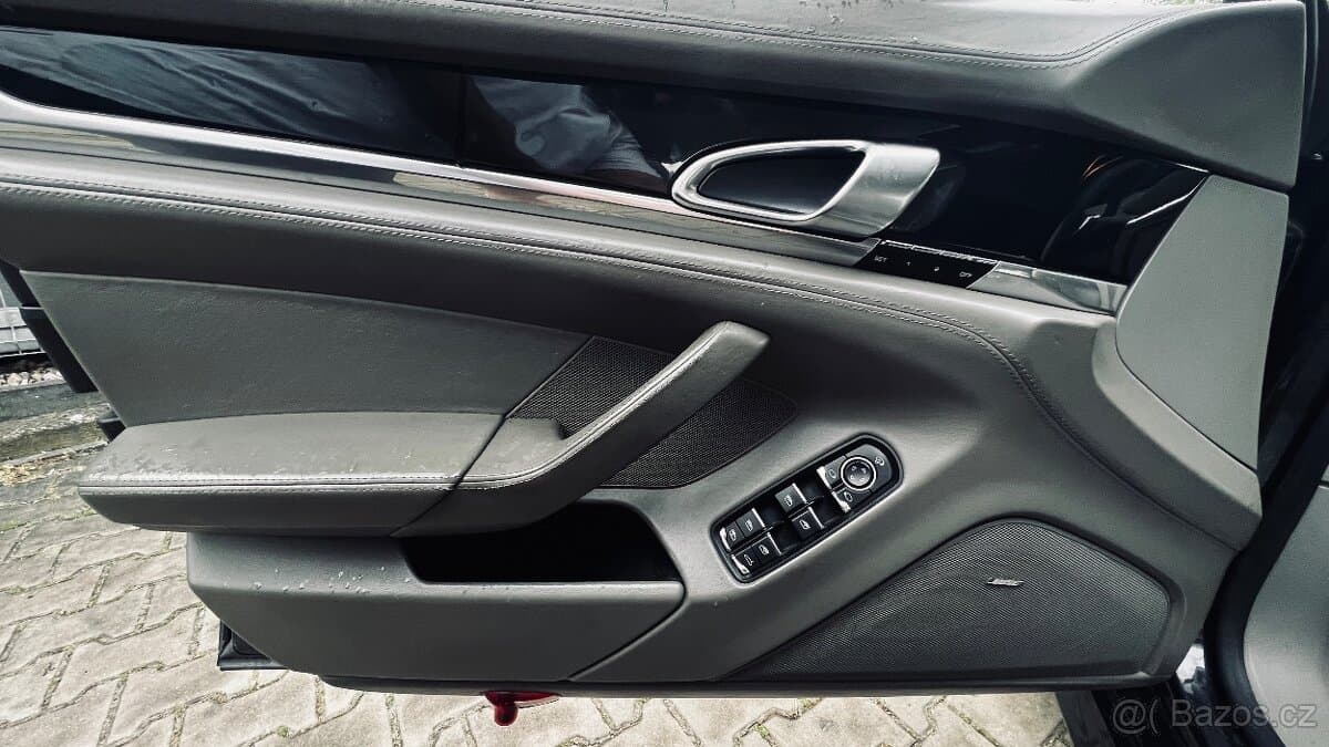 2011 Porsche PANAMERA - 12