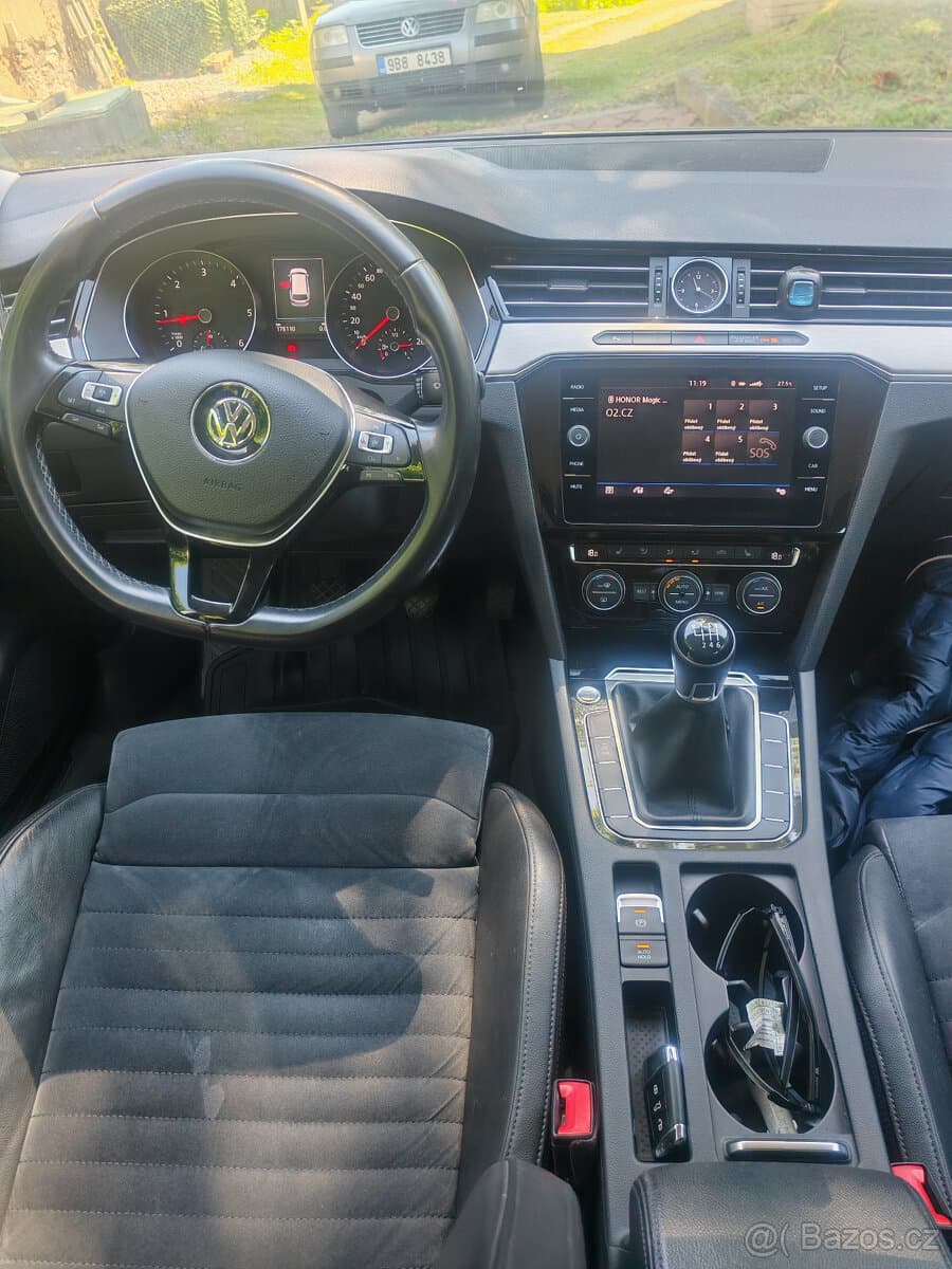 2018 Volkswagen PASSAT - 12