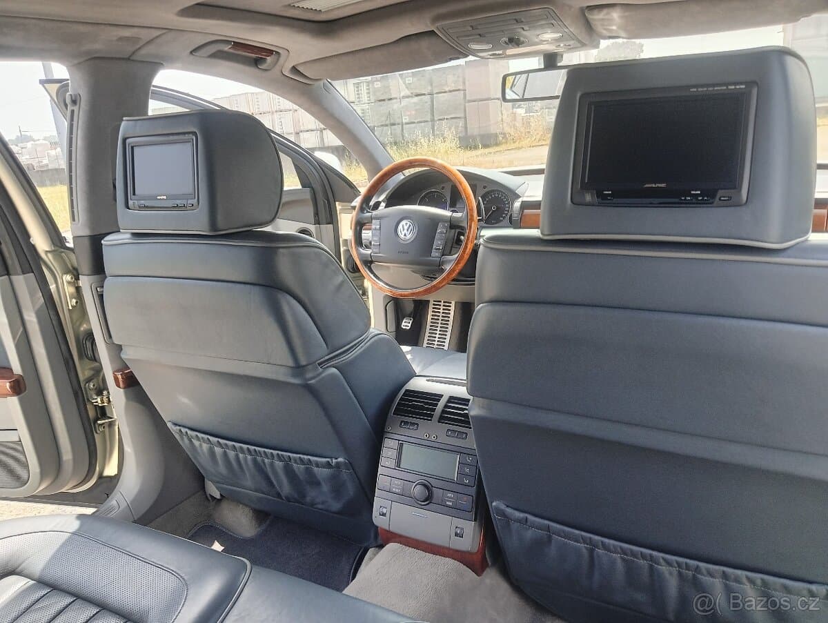 2004 Volkswagen PHAETON - 12
