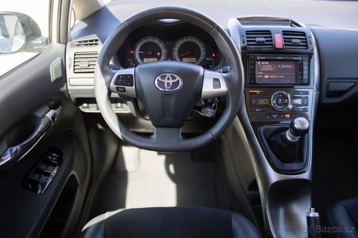 2011 Toyota AURIS - 12