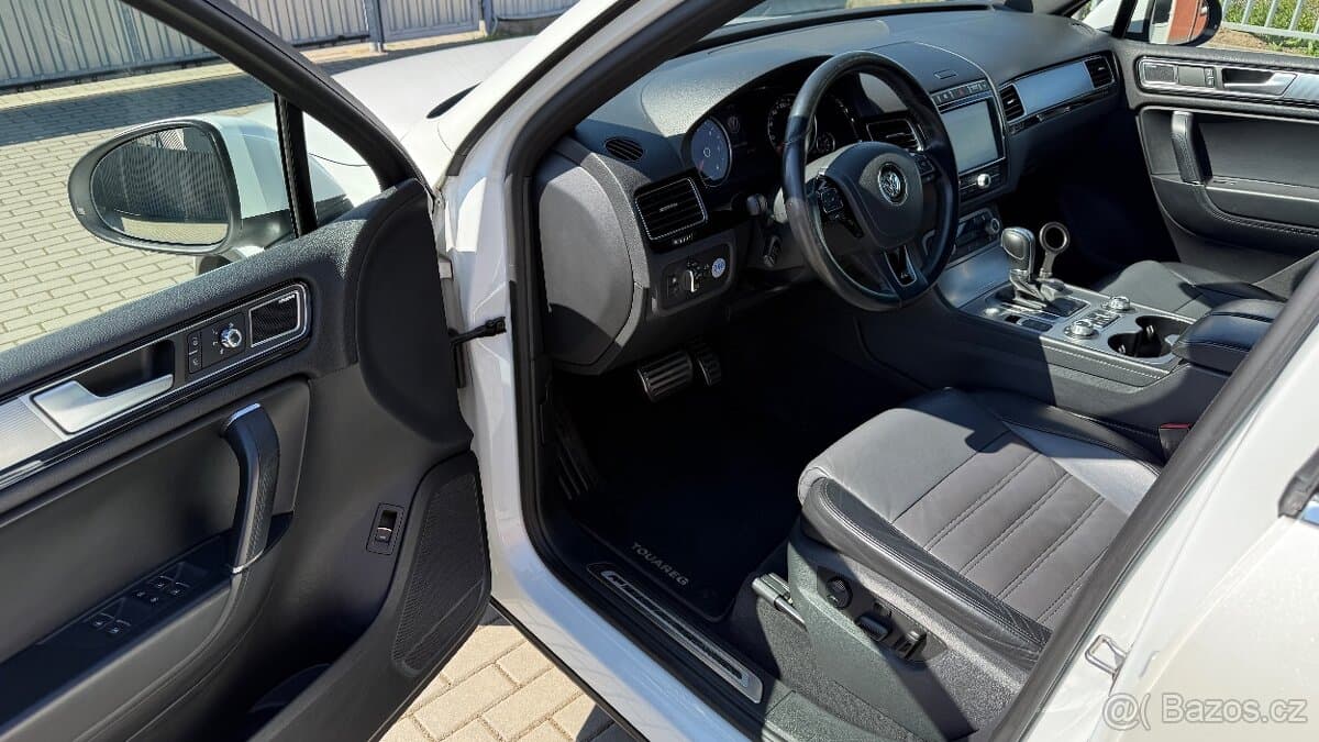2016 Volkswagen TOUAREG - 12