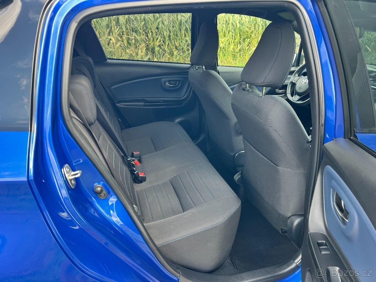 2017 Toyota YARIS - 12