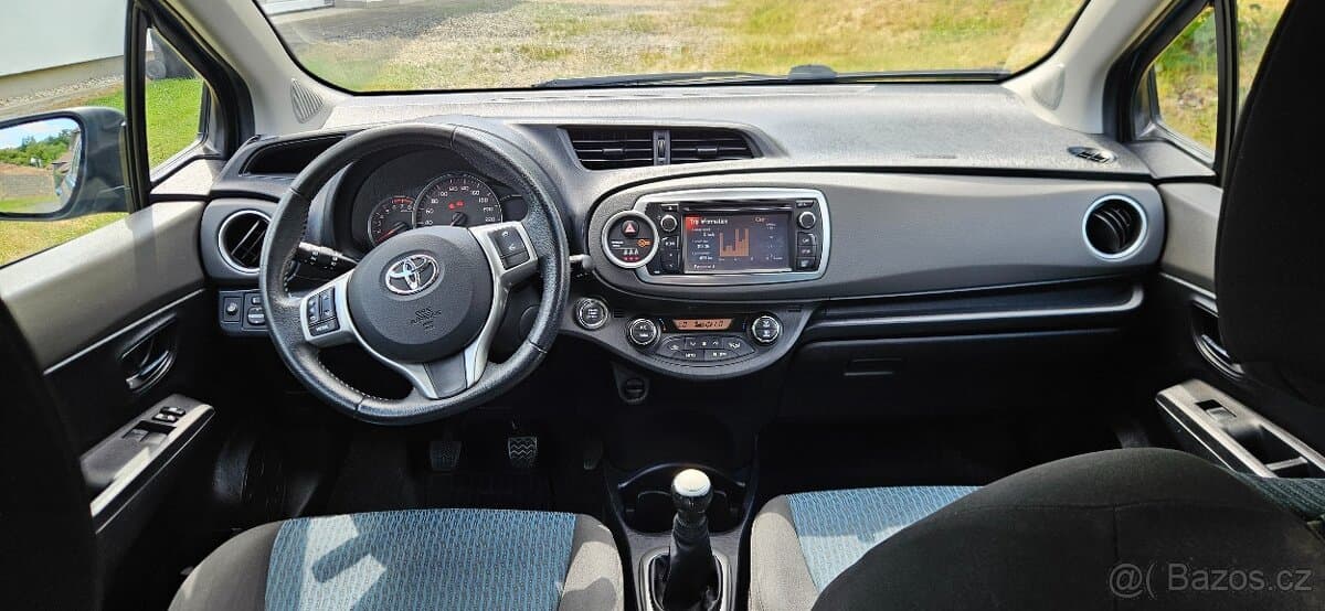 2012 Toyota YARIS - 12