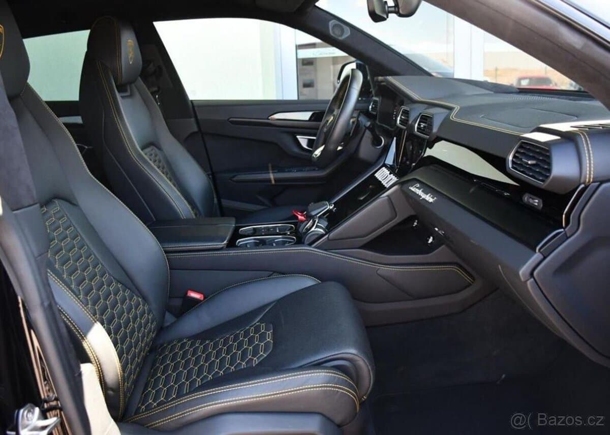 2022 Lamborghini URUS - 12
