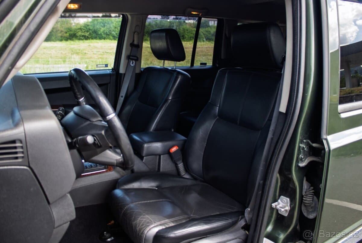 2009 Jeep COMMANDER - 12