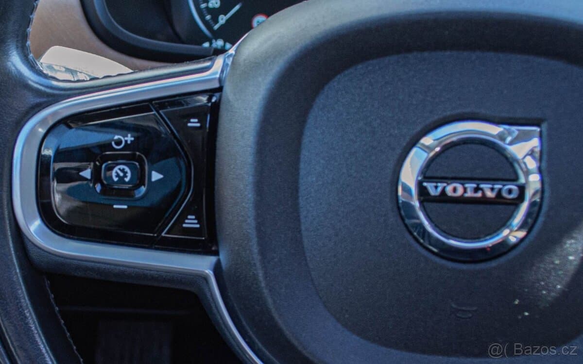 2017 Volvo V90 - 12