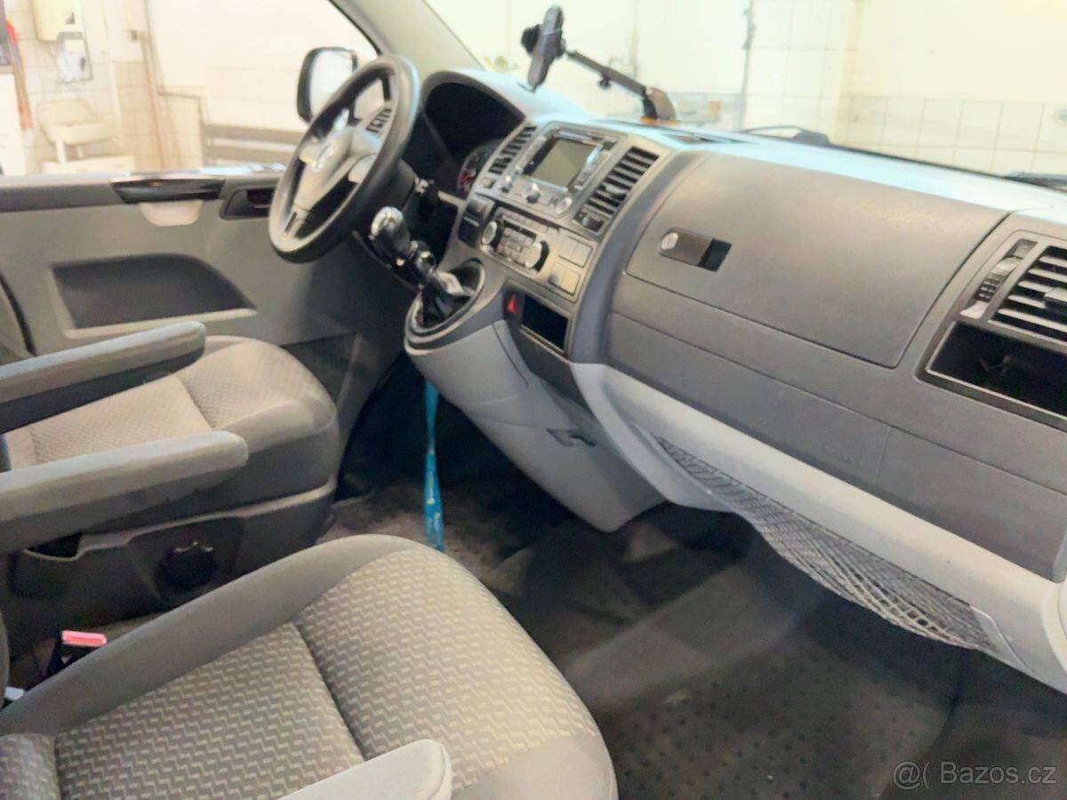 2011 Volkswagen CARAVELLE - 12