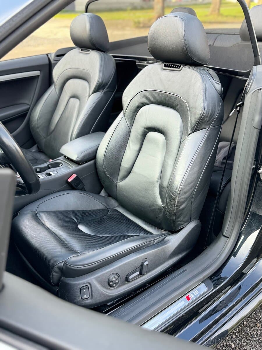2011 Audi S5 - 12