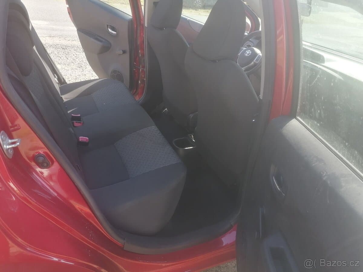 2012 Toyota YARIS - 12