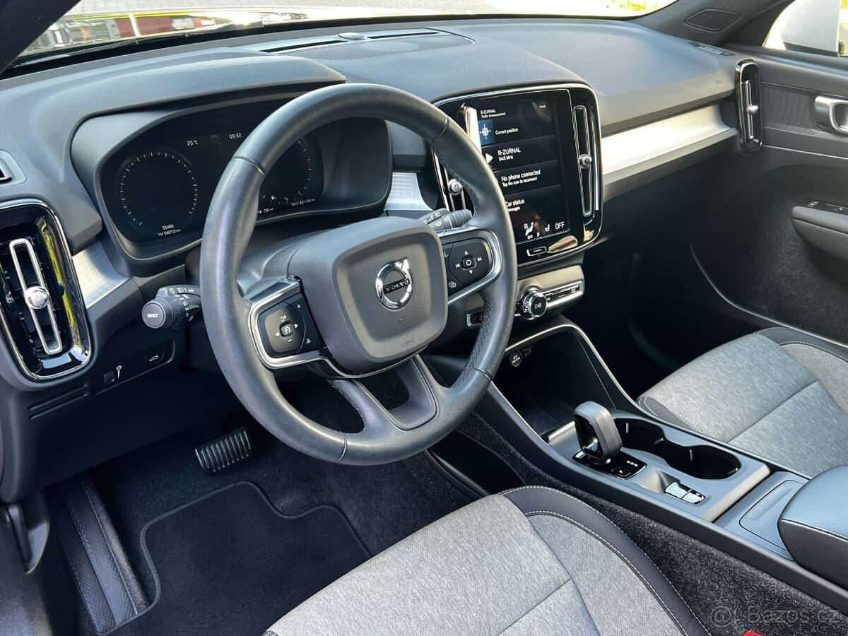 2021 Volvo XC40 - 12