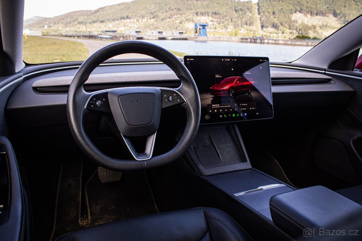 2024 Tesla MODEL 3 - 12