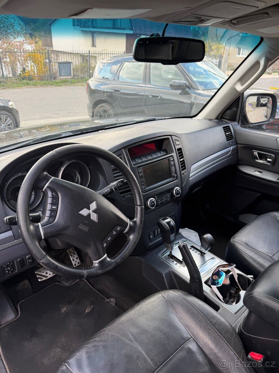 2009 Mitsubishi PAJERO - 12