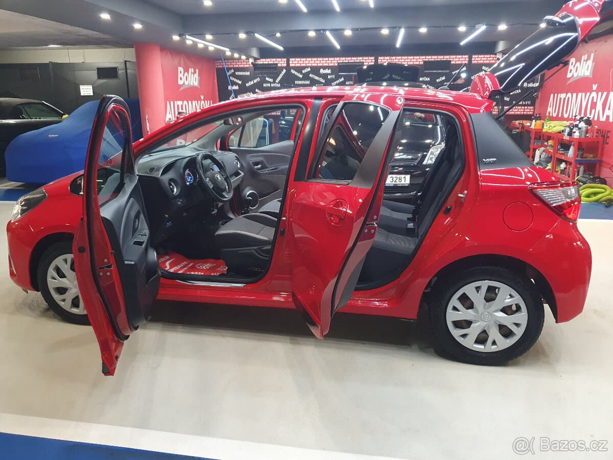 2020 Toyota YARIS - 12