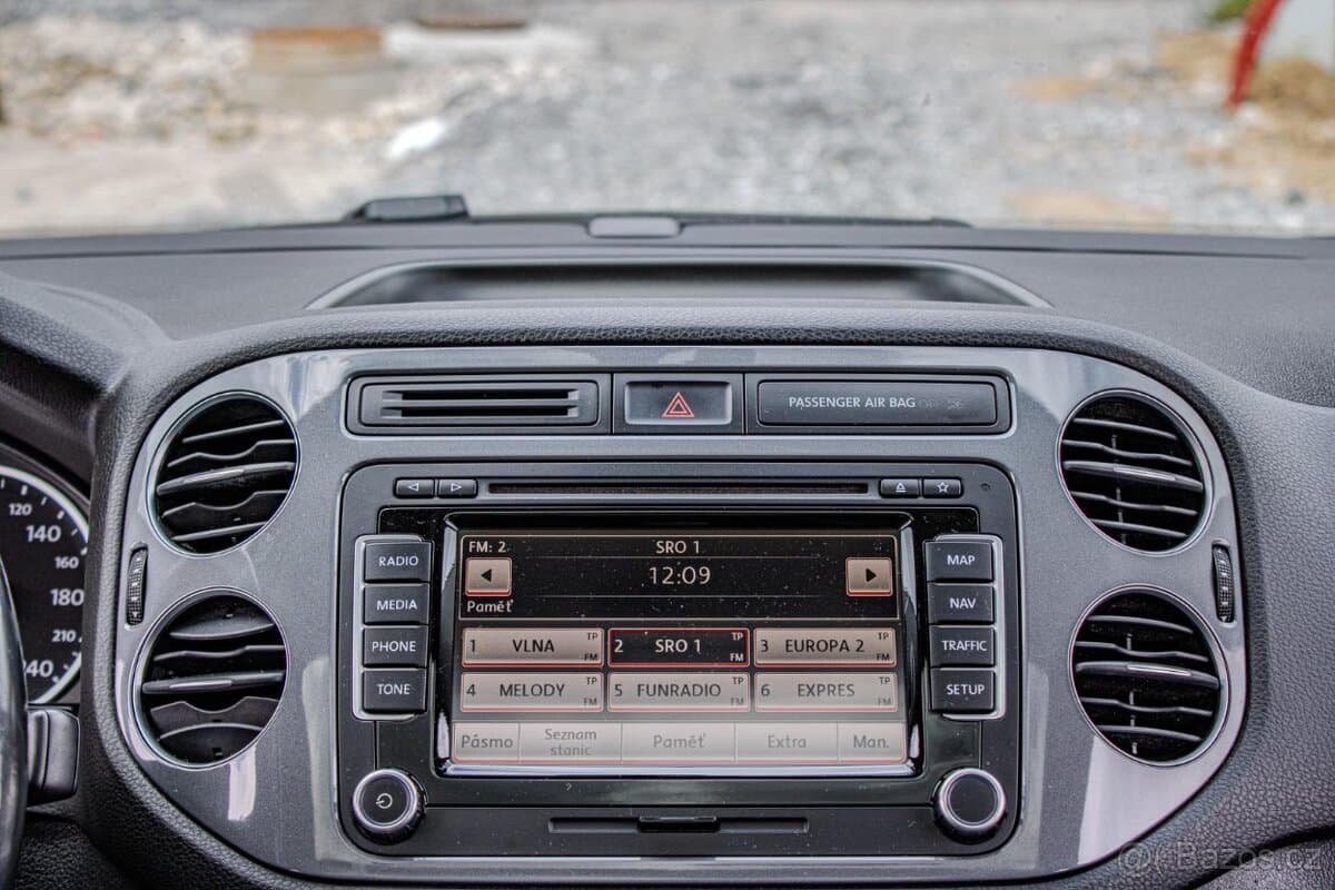 2012 Volkswagen TIGUAN - 12