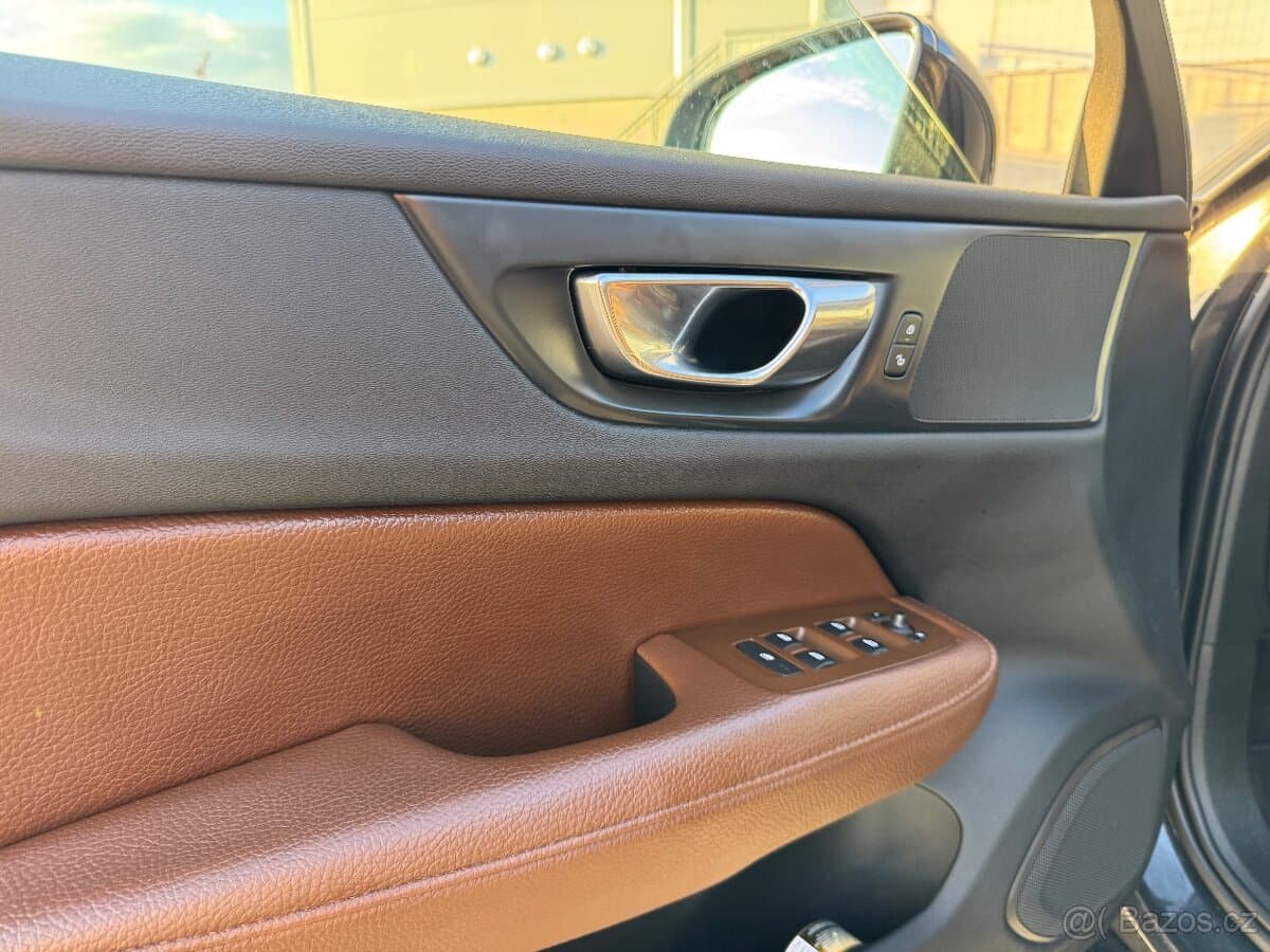 2019 Volvo V60 - 12