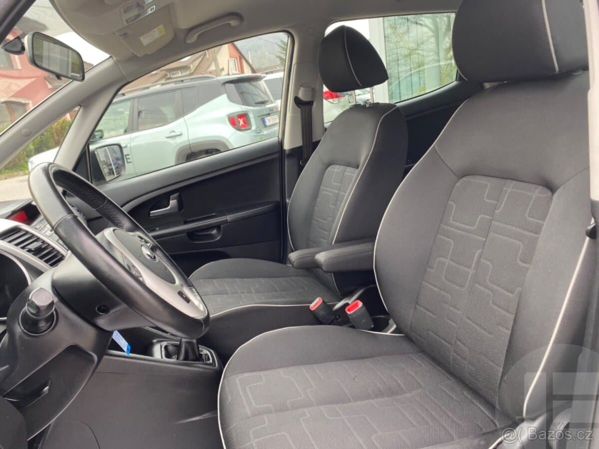 2017 Kia VENGA - 12