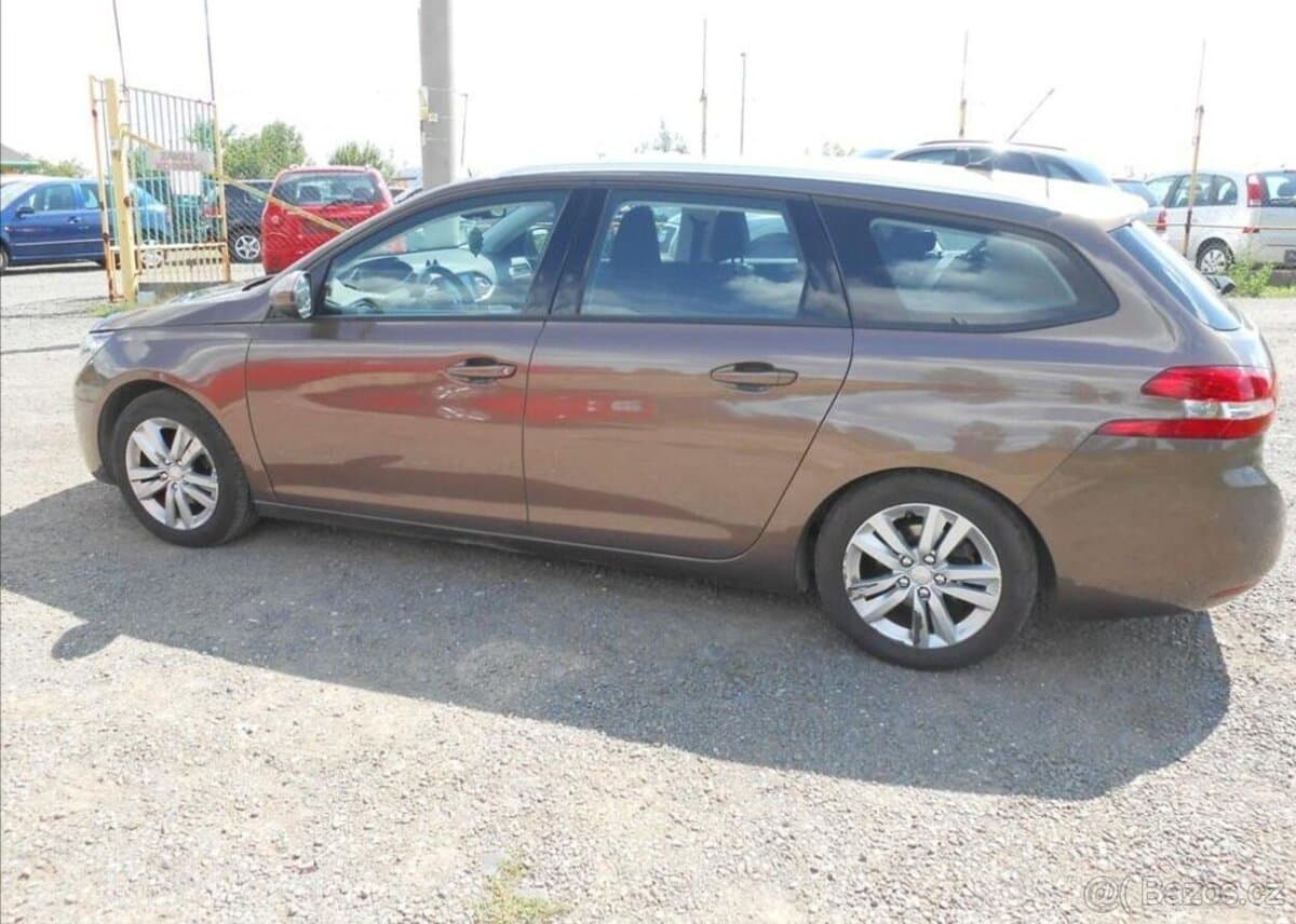 2015 Peugeot 308 - 12