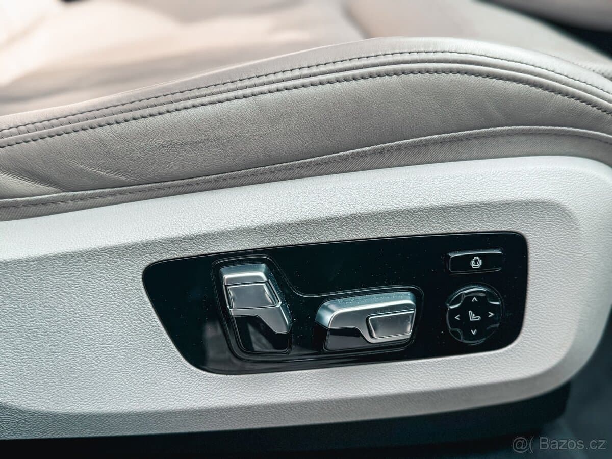 2020 BMW X7 - 12