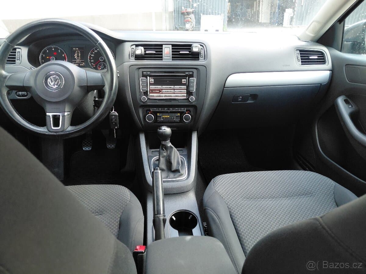 2012 Volkswagen JETTA - 12
