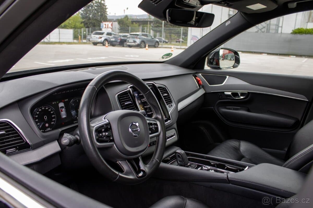2020 Volvo XC90 - 12