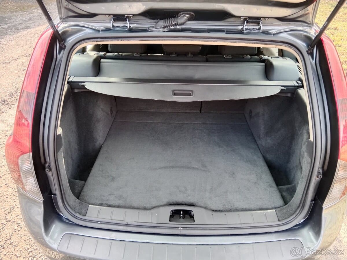 2010 Volvo V50 - 12
