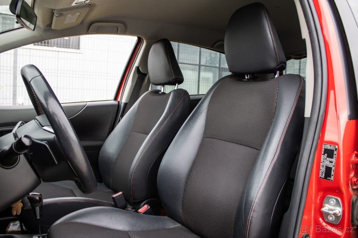 2011 Toyota YARIS - 12