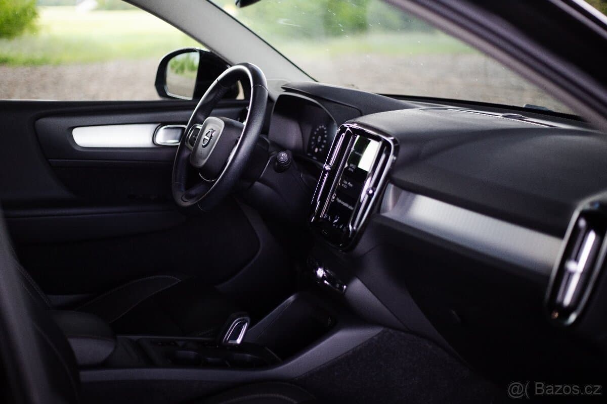 2021 Volvo XC40 - 12